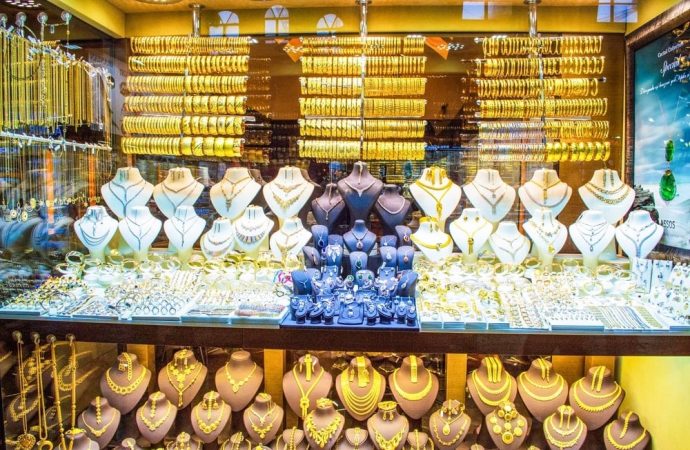 Kuyumcularda altın alarmı: Kuyruklar sokaklara taştı