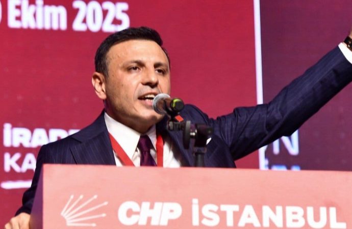 CHP İstanbul İl kongresi: Özgür Çelik yeniden seçildi