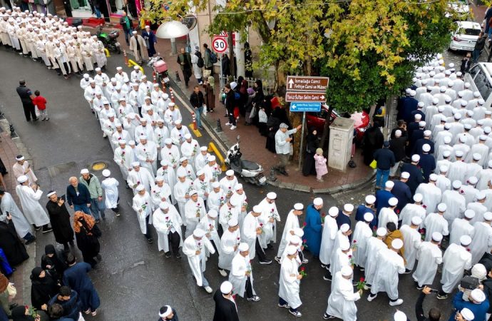 İsmailağa cemaatinden İstanbul’un göbeğinde icazet yürüyüşü