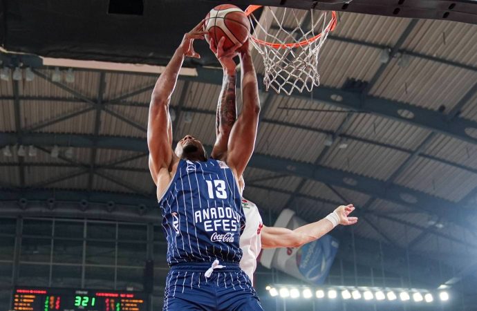 Anadolu Efes, İzmir’de farklı galip geldi: 4’te 4 yaptı