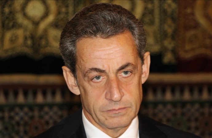 Nicolas Sarkozy hapse girdi: Tek kişilik hücrede kalacak