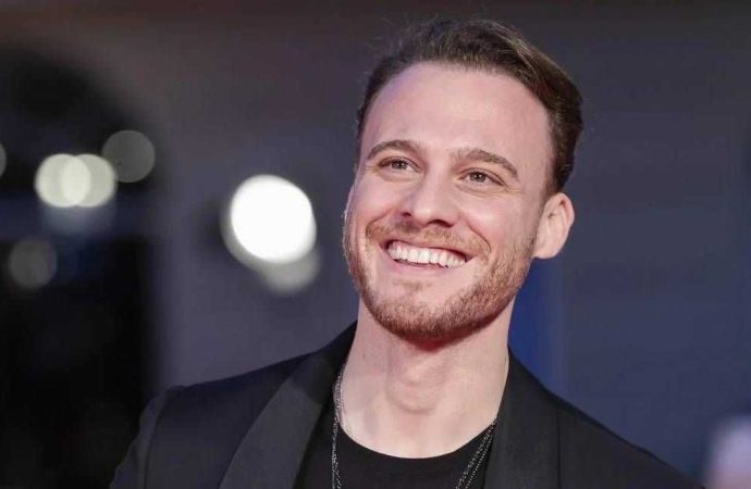 Kerem Bürsin gönlünü fenomene mi kaptırdı