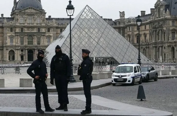 Louvre ziyarete açıldı, çalınanların değeri belli oldu: 88 milyon avro ama paha biçilemez ki