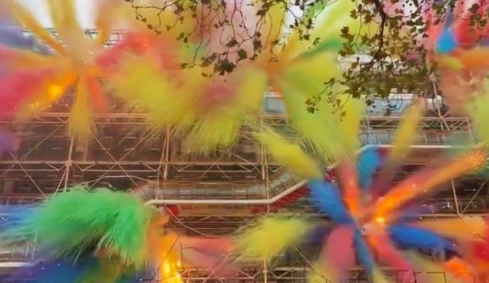 Paris’te Pompidou sanat merkezinden renkli veda