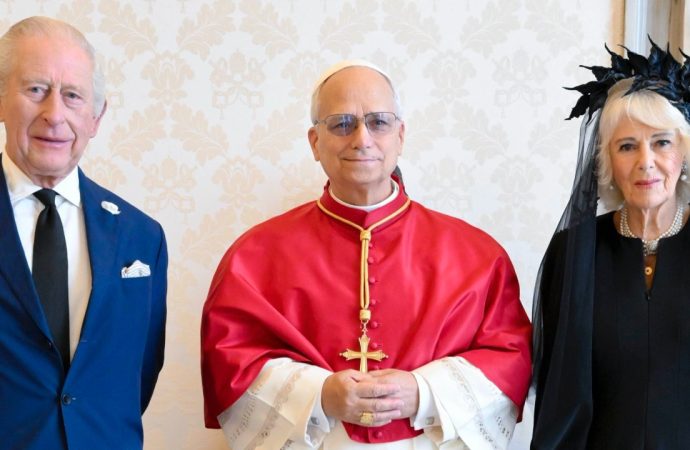 491 yıl sonra bir ilk: İngiltere Kralı ile Papa birlikte dua etti