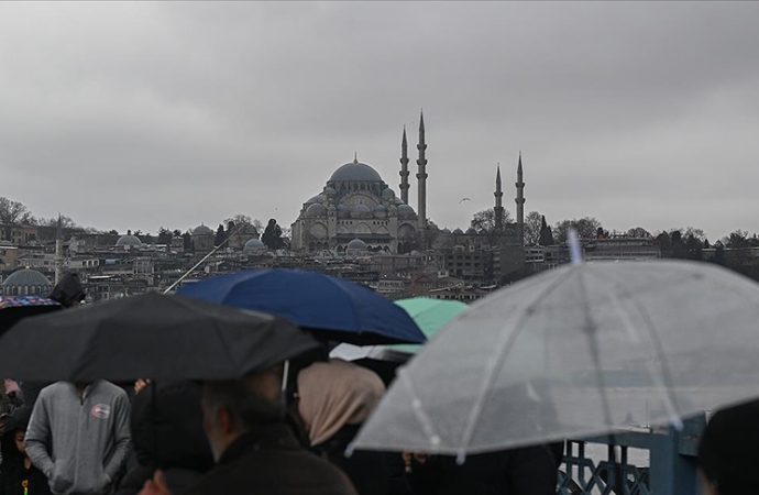 İstanbul’a dünden beri yağmur ve sel uyarıları yapılıyor