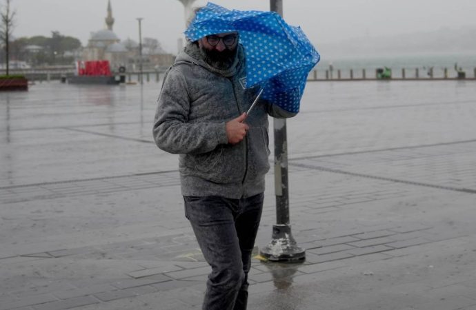 AKOM’dan İstanbul için saatli fırtına ve sağanak uyarısı