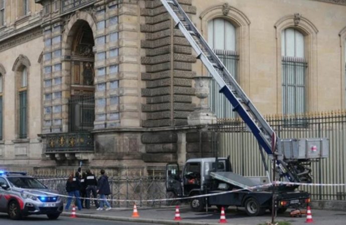 Alman şirketten Louvre soygunu göndermeli reklam