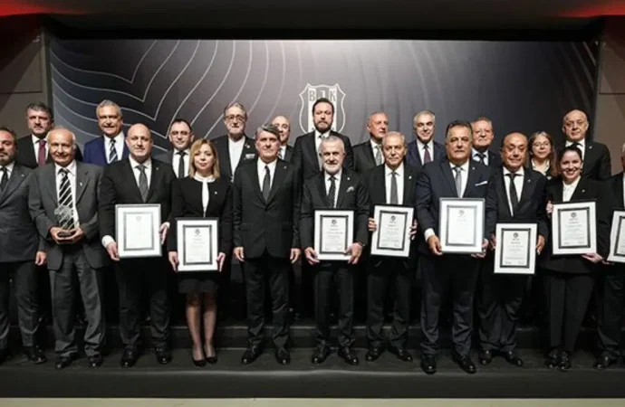 Beşiktaş’ta yeni divan mazbatasını aldı