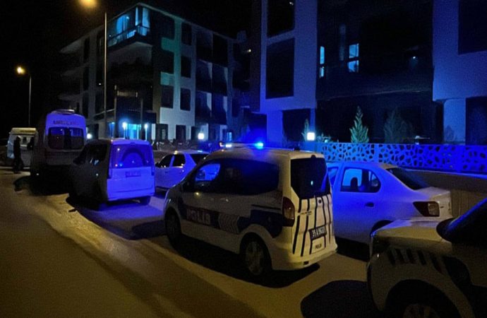 Anne, baba ve oğul öldürülmüş halde bulundu