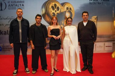 Altın Portakal’da ilk gün: Gelin Takımı 2 gala yaptı