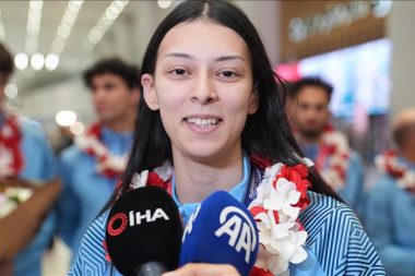 Tekvandocu Elif Sude Akgül dünya ikincisi oldu