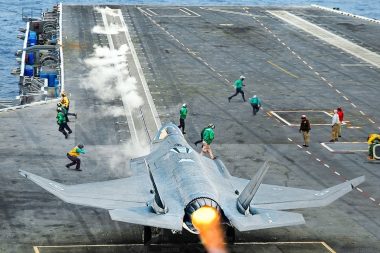 Dünyanın en büyük savaş gemisi Venezuela yolunda