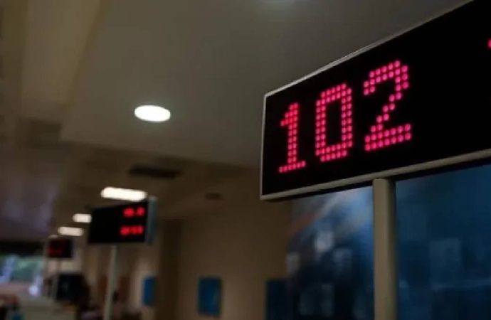 Ülkenin en büyük özel bankası iflas etti