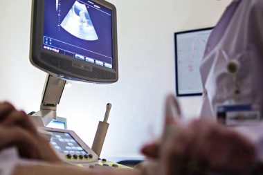 El ve ayakları gelişmeyen bebeğe anne karnında mucize gibi müdahale