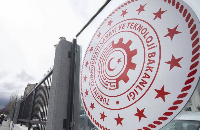 ‘Casusluk’ soruşturmasındaki McGrath’ın şirketi bakanlıklardan ihale almış
