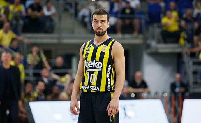 Fenerbahçe kaptanı alkollü yakalandı: Ehliyetine el kondu