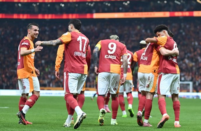 Galatasaray hatasız ve yenilgisiz devam ediyor