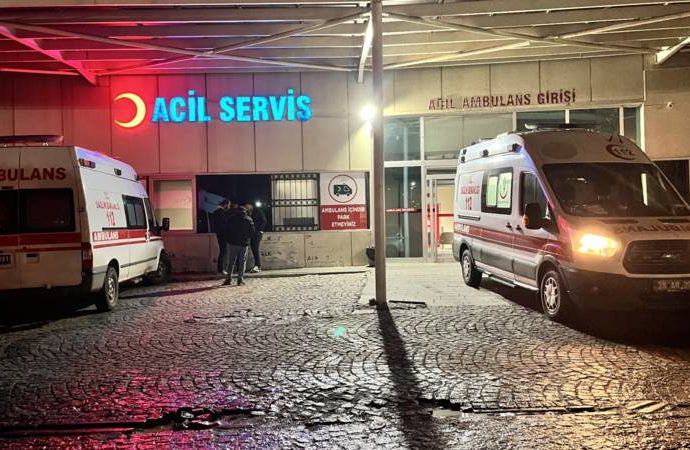 Ördek avında kazayla oğlunu vurdu