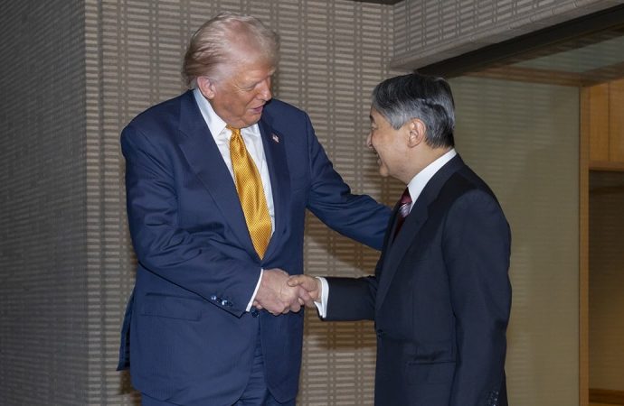 Japonya Trump’ın ellemesini konuşuyor