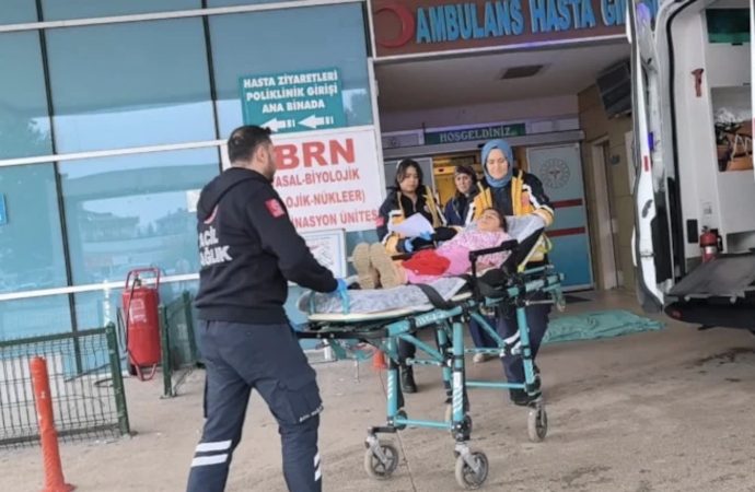 9 yaşındaki çocuğun üstüne 250 kiloluk demir kapı düştü