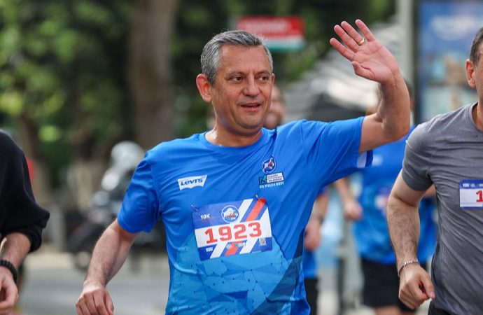 Özgür Özel İstanbul Maratonu’nda koşacak