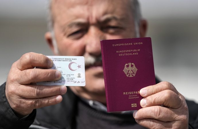 Almanya’daki Türkleri endişelendiren öneri: Çifte vatandaşlık kaldırılsın