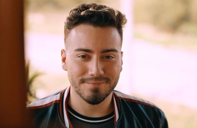 Enes Batur Youtube kanalını kapatıp açtı, abone sayısında zirve yaptı