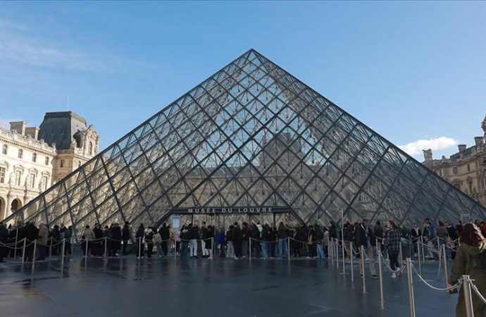 Louvre soygunu: İki zanlı suçu kabul etti, mücevherler hâlâ kayıp