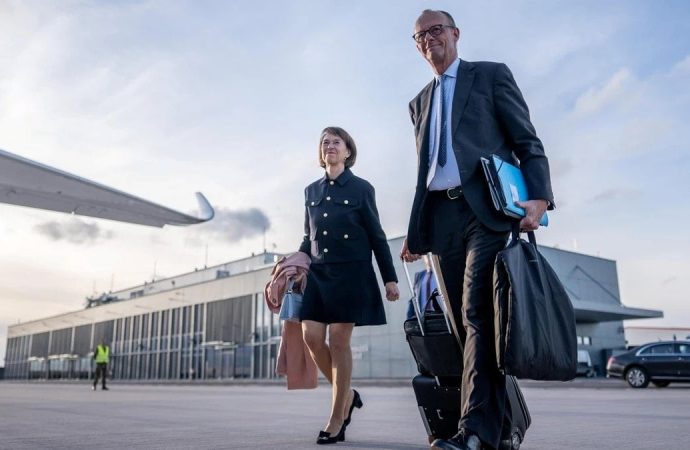 Almanya Başbakanı bavulunu çeke çeke çıktı geldi