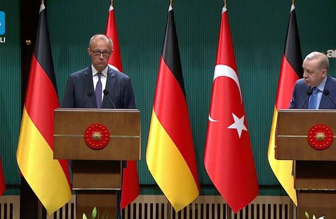 20 yıl sonra tarih tekrar ediyor: Alman Başbakan ‘Sizi AB’de görmek istiyoruz, Kopenhag Kriterlerine uyun’ dedi