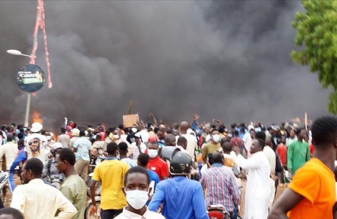 Nijerya’da darbe girişimi: 42 asker gözaltında