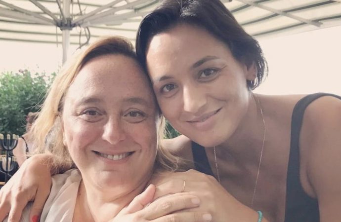 Ayşe Barım’ın Reklam Müdürü Gülsün Işıklı AK Partiye üye oldu