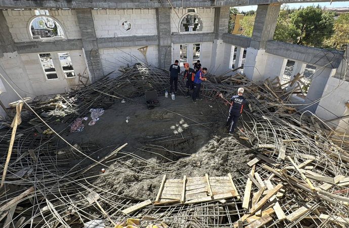 Adıyaman’da cami inşaatında göçük: 6 işçi kurtarıldı, birinin durumu ağır
