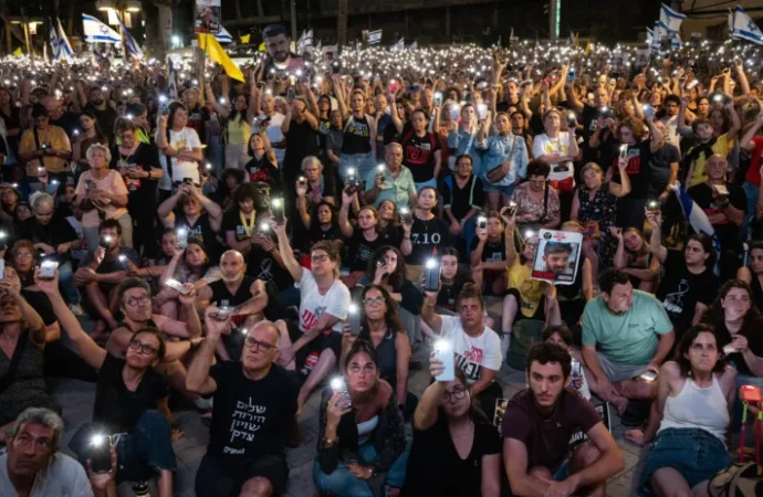 İsrail nihayet müzakereye yanaştı ama bir yandan Gazze’yi vurmaya devam ediyor