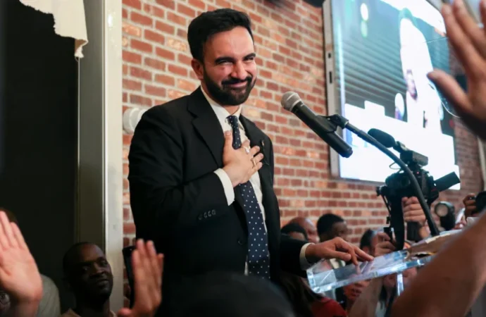 Biz buradan izlemiyoruz ama New York’ta çok ilginç bir siyasi deney devam ediyor