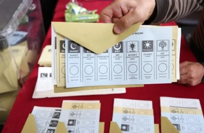 Türk milleti diyor ki, “Partiden, ideolojiden çok ekonomiyi kim yönetecek, ona bakarım”
