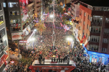 Özgür Özel’den Erdoğan’a: Kaçak dövüşme, çık ortaya