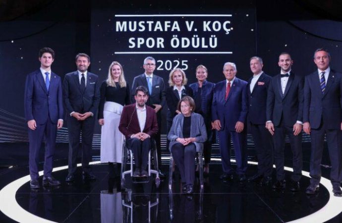 Önceki gece üç kişi ödül aldı, beş kişi beni ağlattı