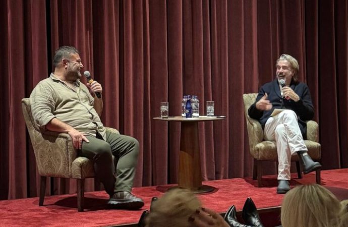 Salı akşamı bir ‘Kadınlar matinesi’nde duyduğum cümle: “Köylüler, şehirlilerden daha iyi sevişir”