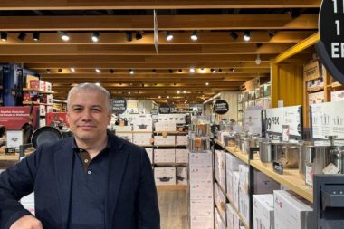 Damascus bıçağı ve yemek masasında üç santimlik 5 büyük devrim