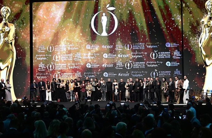 Tavşan İmparatorluğu Altın Portakal’ı sildi süpürdü