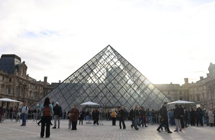 Louvre Müzesi soygunu: Üçüncü tutuklu bir kadın