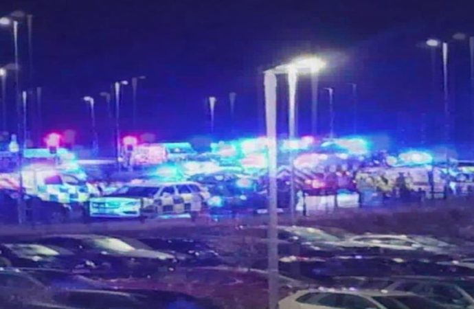 Trende bıçaklı saldırı: 9’u ağır 10 yaralı