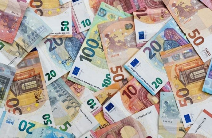 Bulgaristan’da halk sokağa döküldü: Avro’ya geçmeyelim