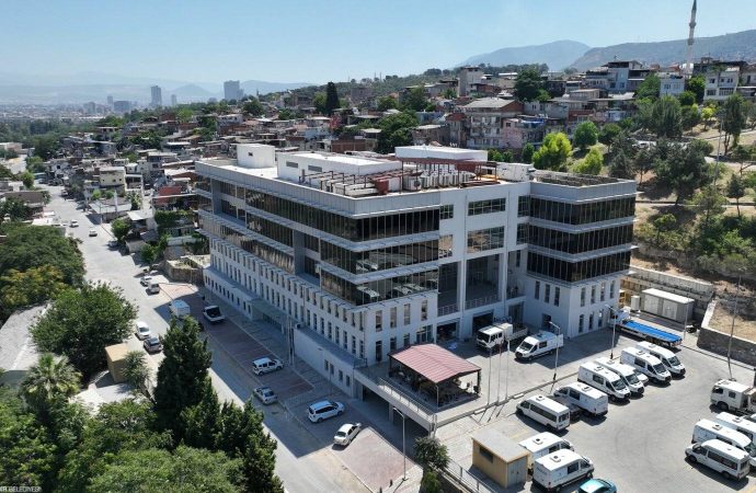 İzmir Büyükşehir Belediyesi’nde makam odaları kaldırılıyor