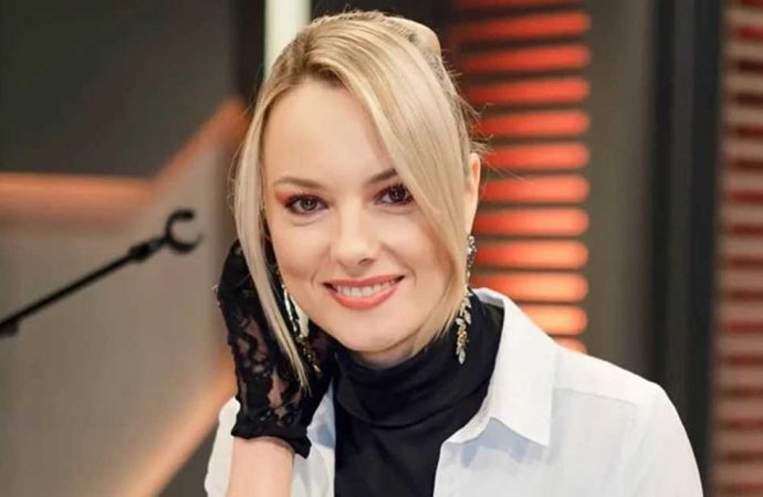 Önce podyuma çıktı, sonra sıra gecesine katıldı