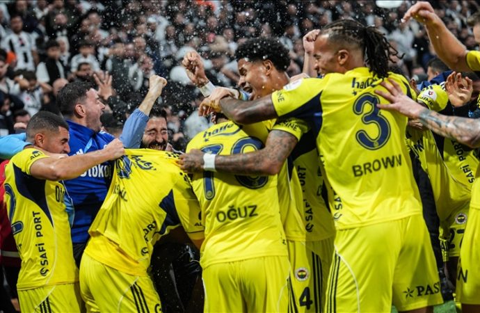 Derbinin özeti: Fenerbahçe yarışta kaldı, Beşiktaş 11. haftada lige havlu attı