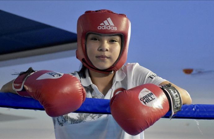 Boksa başladığı yıl Türkiye şampiyonu ve Avrupa ikincisi oldu