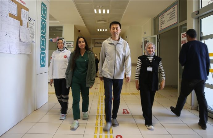 Eruh’ta hastalara şifayı Çinli doktor dağıtıyor